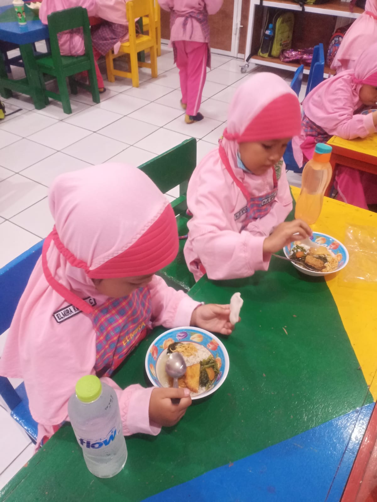 Kegiatan Makan Bersama RA Al Qodir